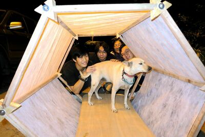 2020-11-17 亞大商設系師生針對流浪狗研發商品設計！